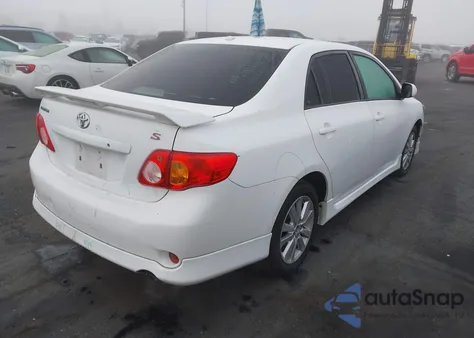 2010 Toyota Corolla S z USA, uszkodzony, nr VIN 2T1BU4EE7AC497550